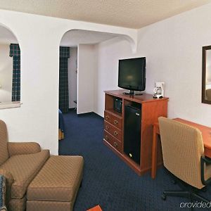Deluxe King Studio Suite Non-Smoking